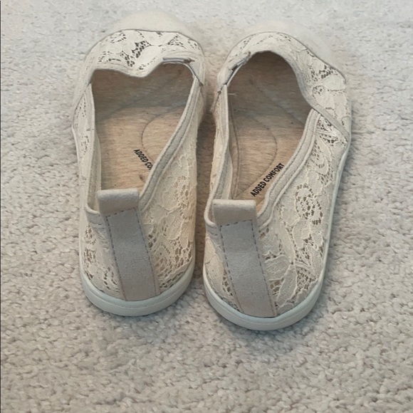 Brand New lace flats - Picture 3 of 3